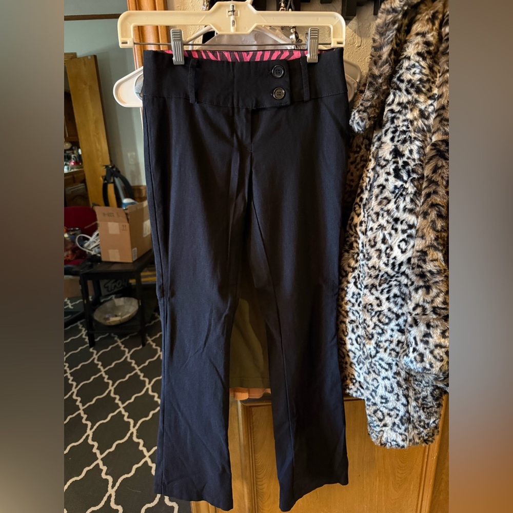 SUPER COMFY Black stretchy low rise straight leg/boot cut work pants size 1?